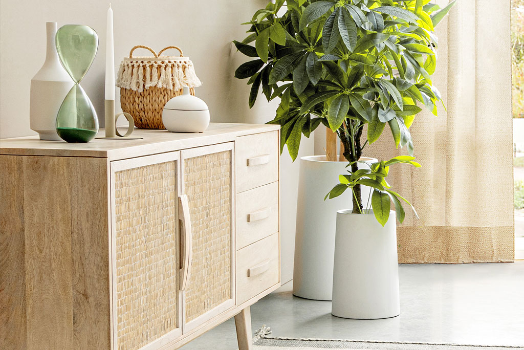 Decoración casa verano con fibras naturales, detalles artesanales y plantas de interior decoración casa verano
