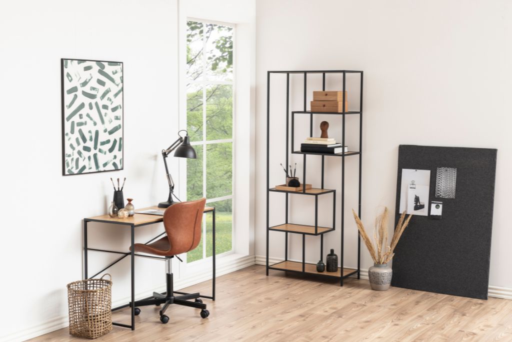 Zona de estudio moderna con escritorio y estantería de madera y silla cuero zona de estudio